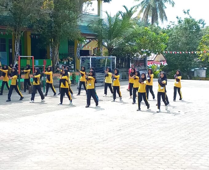 Semangat Juang perwakilan murid kelas 5 dan 6 dalam Latihan Gerak Jalan, memperingati HUT RI ke 81